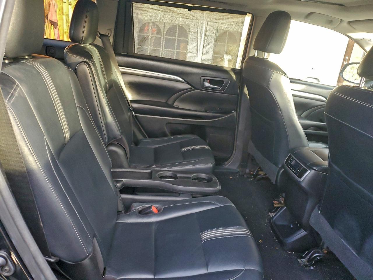 2018 TOYOTA HIGHLANDER SE photo 11