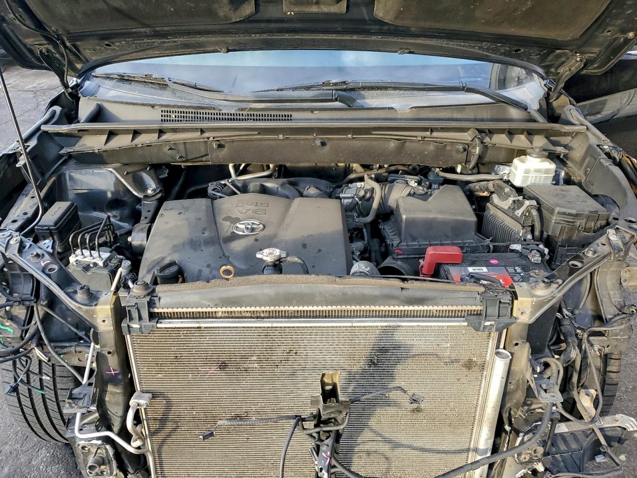 2018 TOYOTA HIGHLANDER SE photo 12