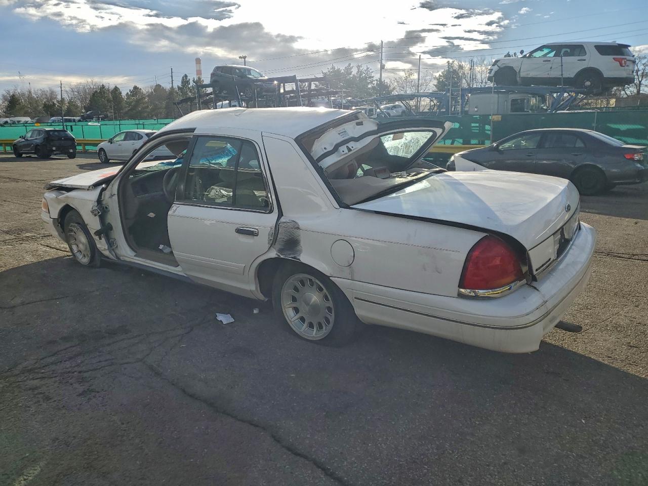1999 FORD CROWN VICTORIA LX photo 3
