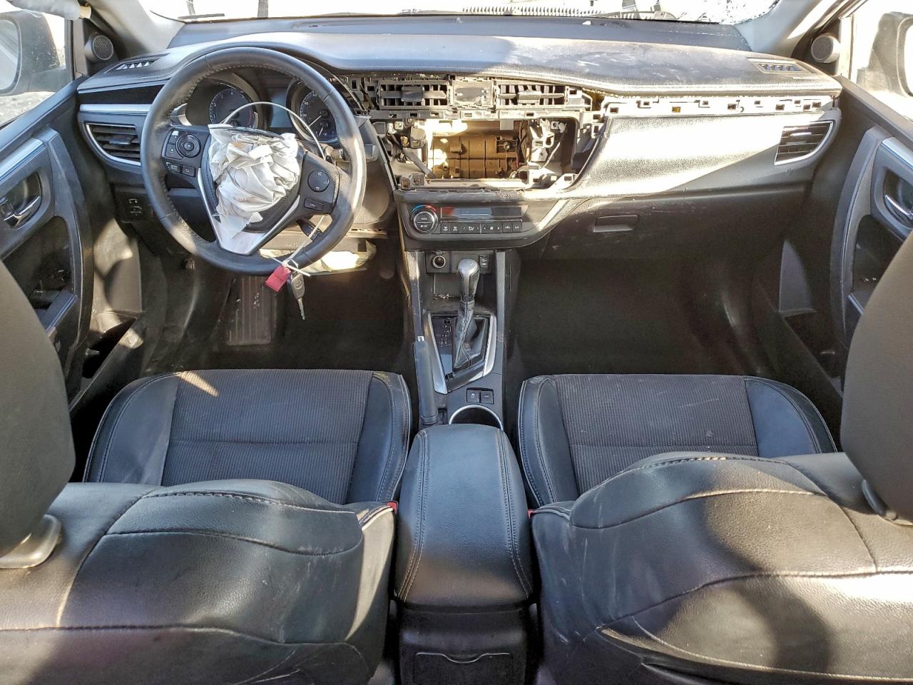 2014 TOYOTA COROLLA L photo 15