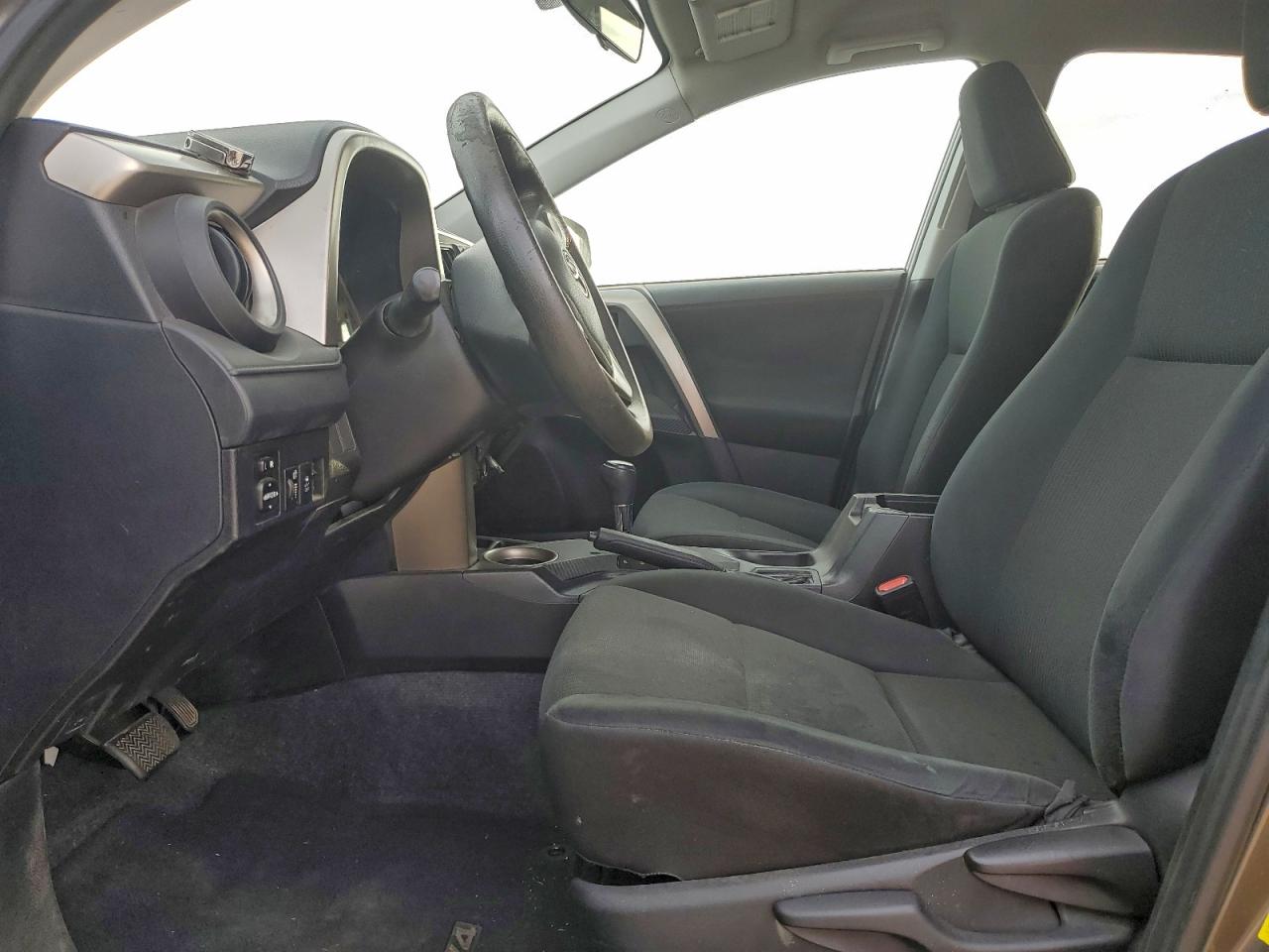2015 TOYOTA RAV4 LE photo 13