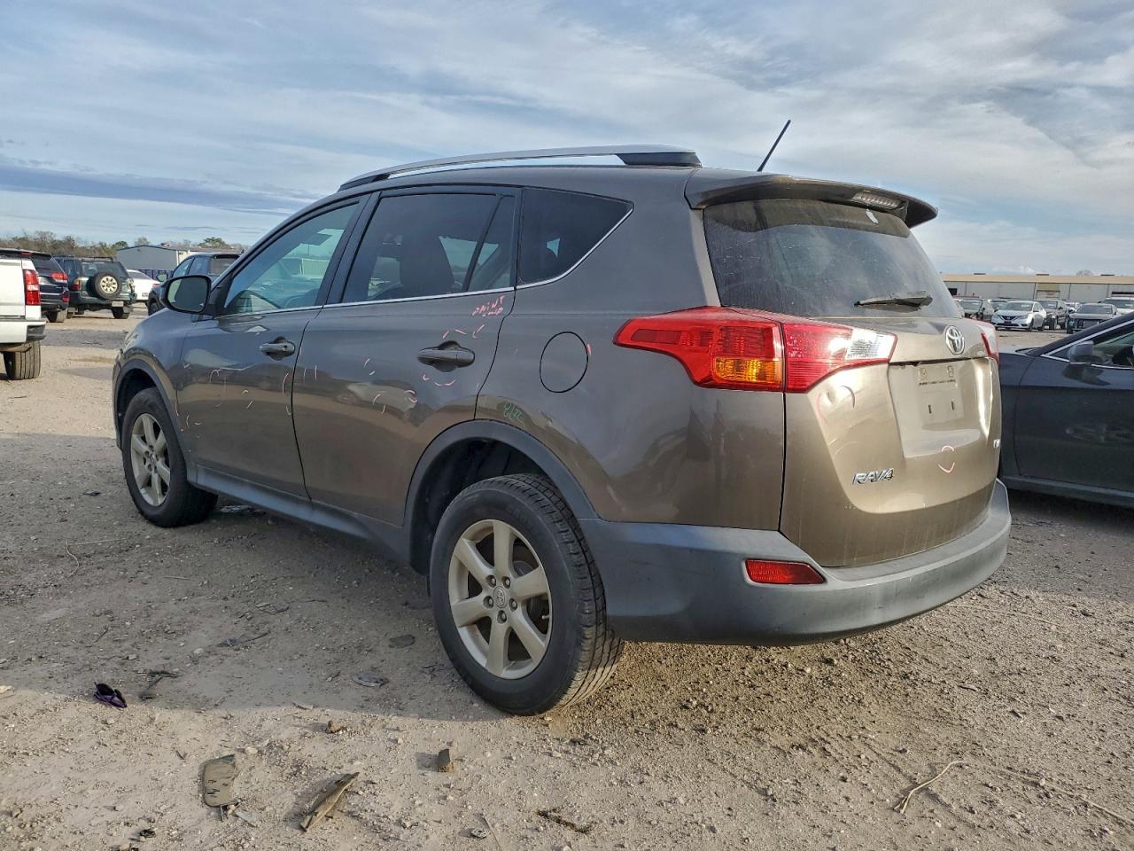 2015 TOYOTA RAV4 LE photo 3