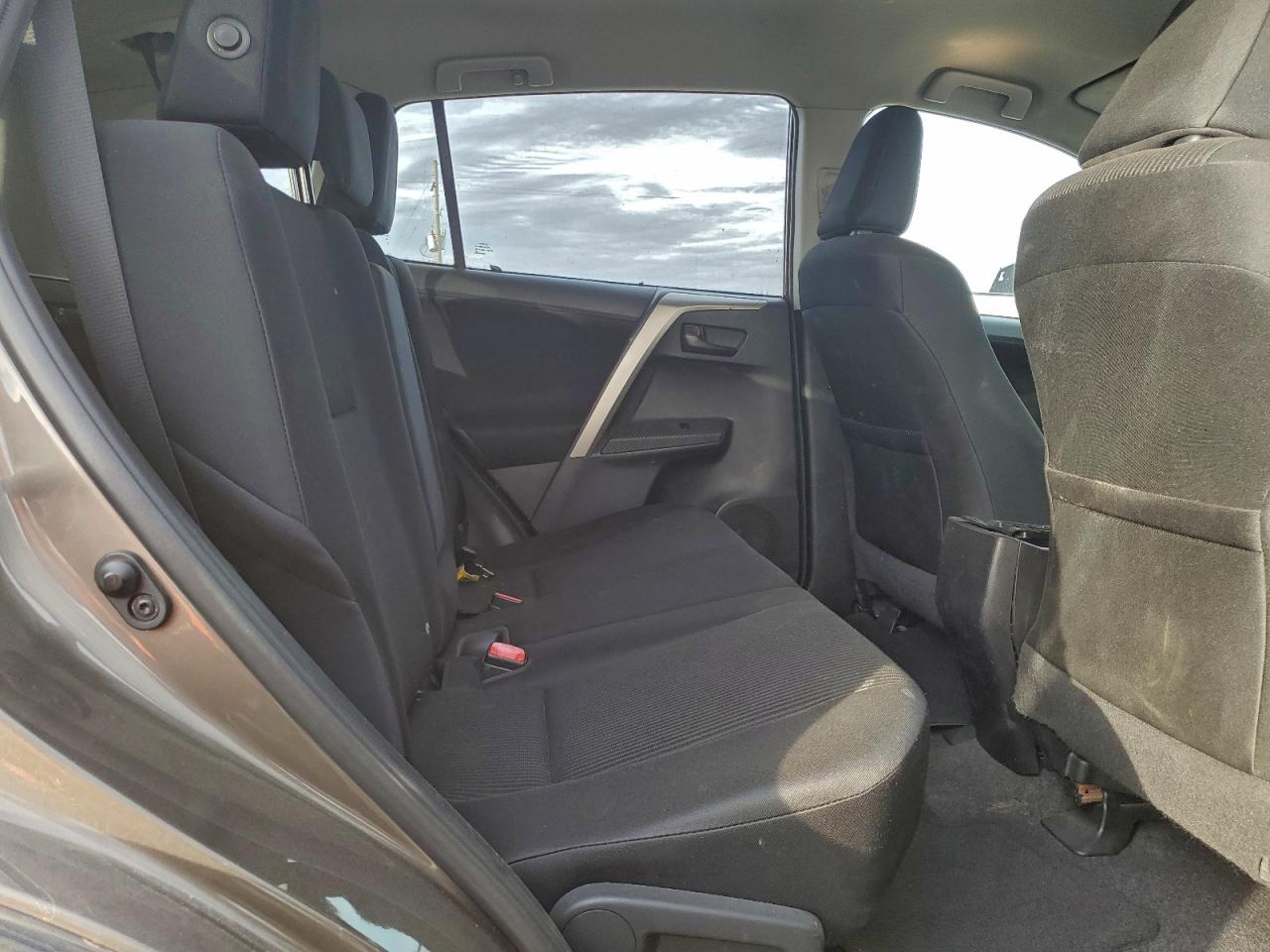 2015 TOYOTA RAV4 LE photo 19