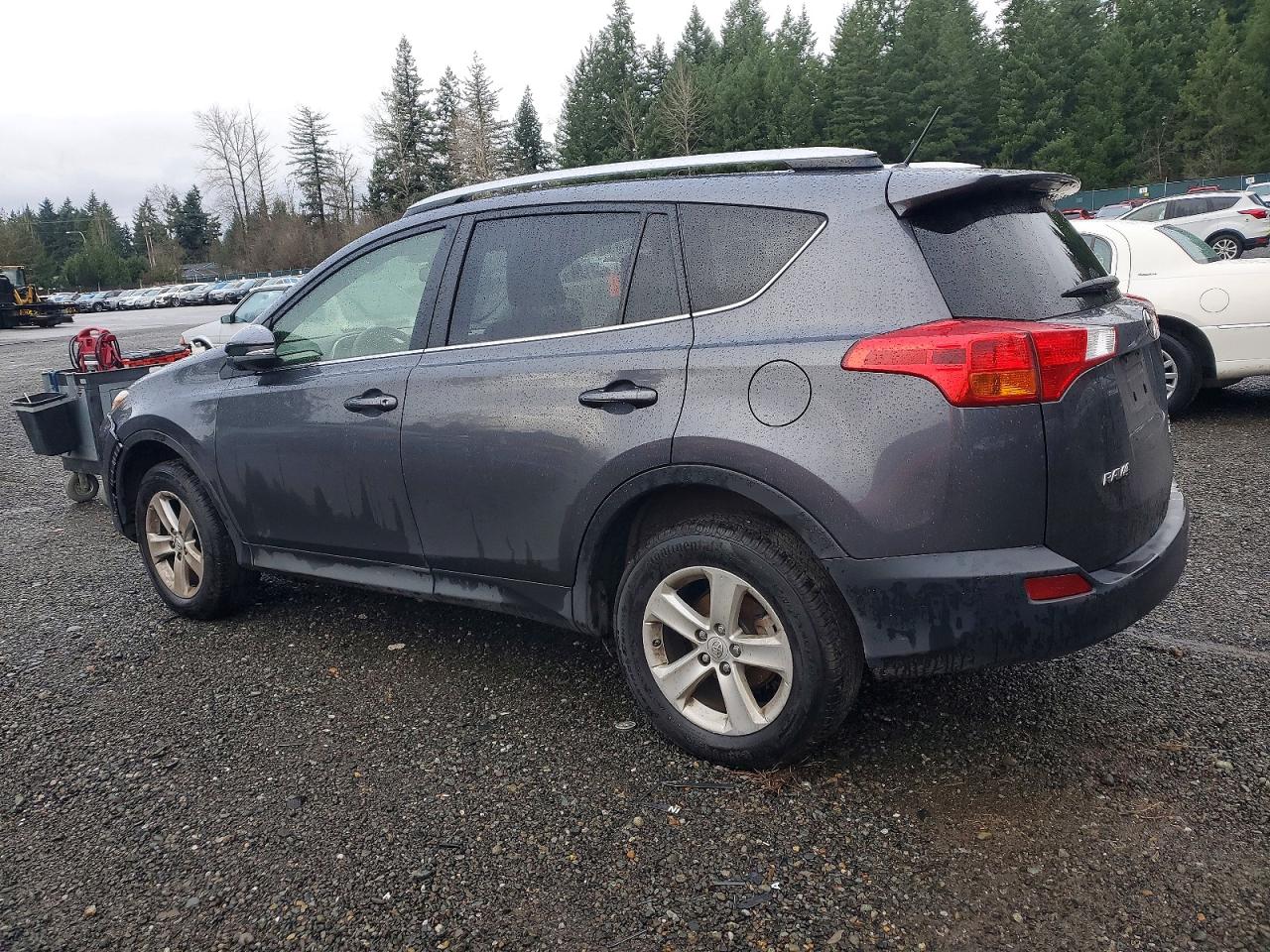 2013 TOYOTA RAV4 XLE photo 3