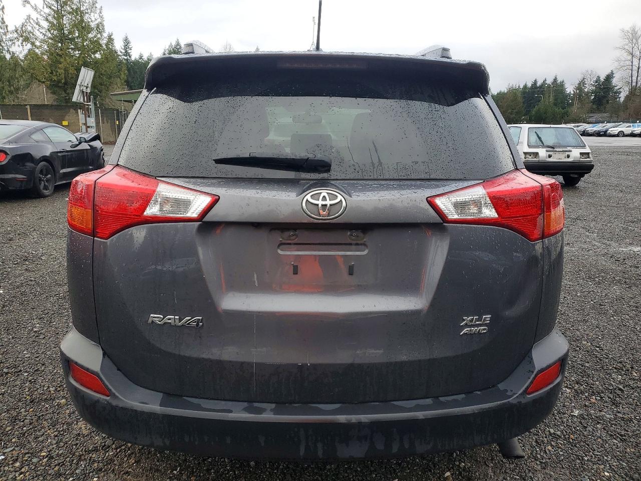 2013 TOYOTA RAV4 XLE photo 11