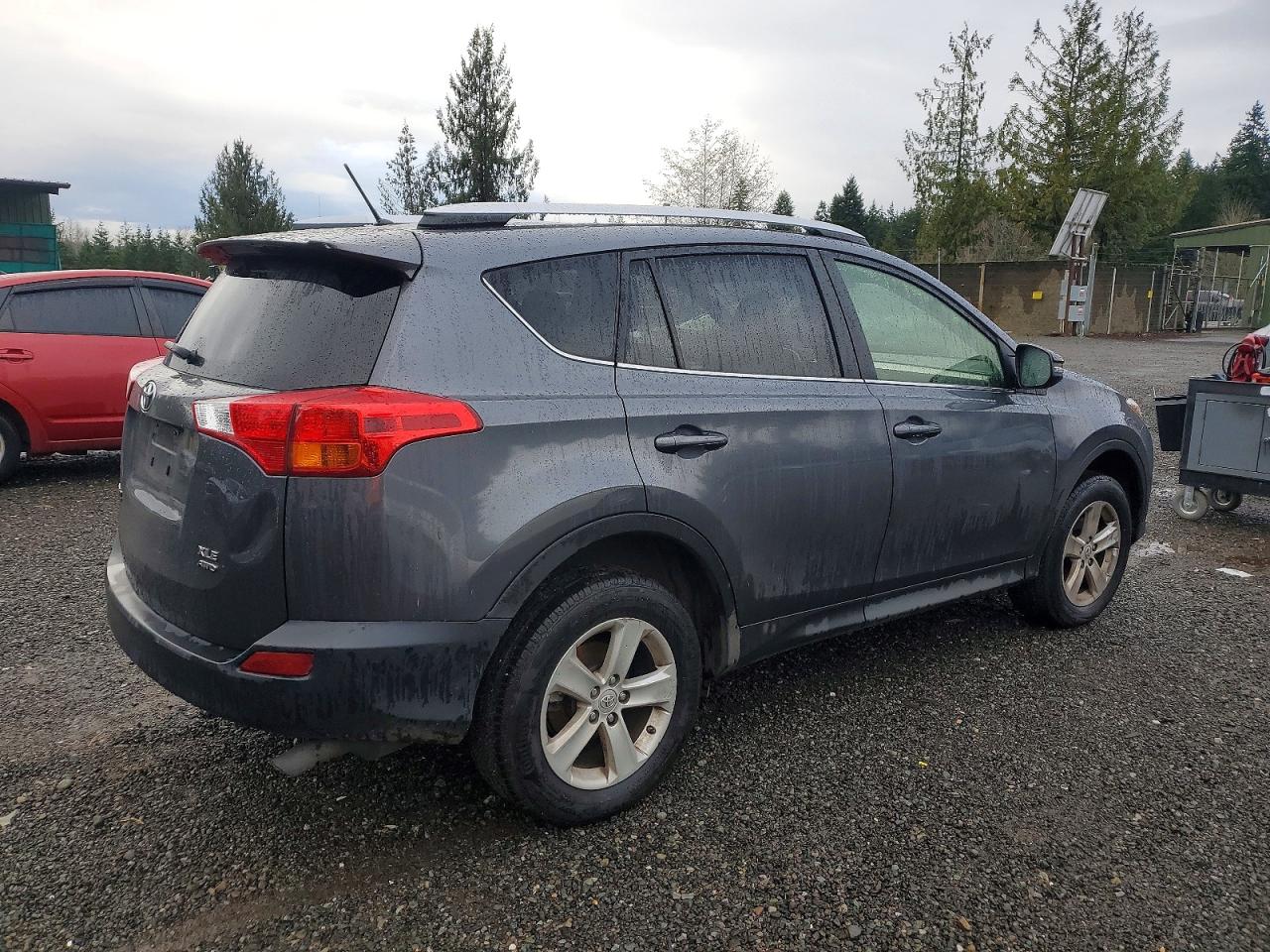 2013 TOYOTA RAV4 XLE photo 5
