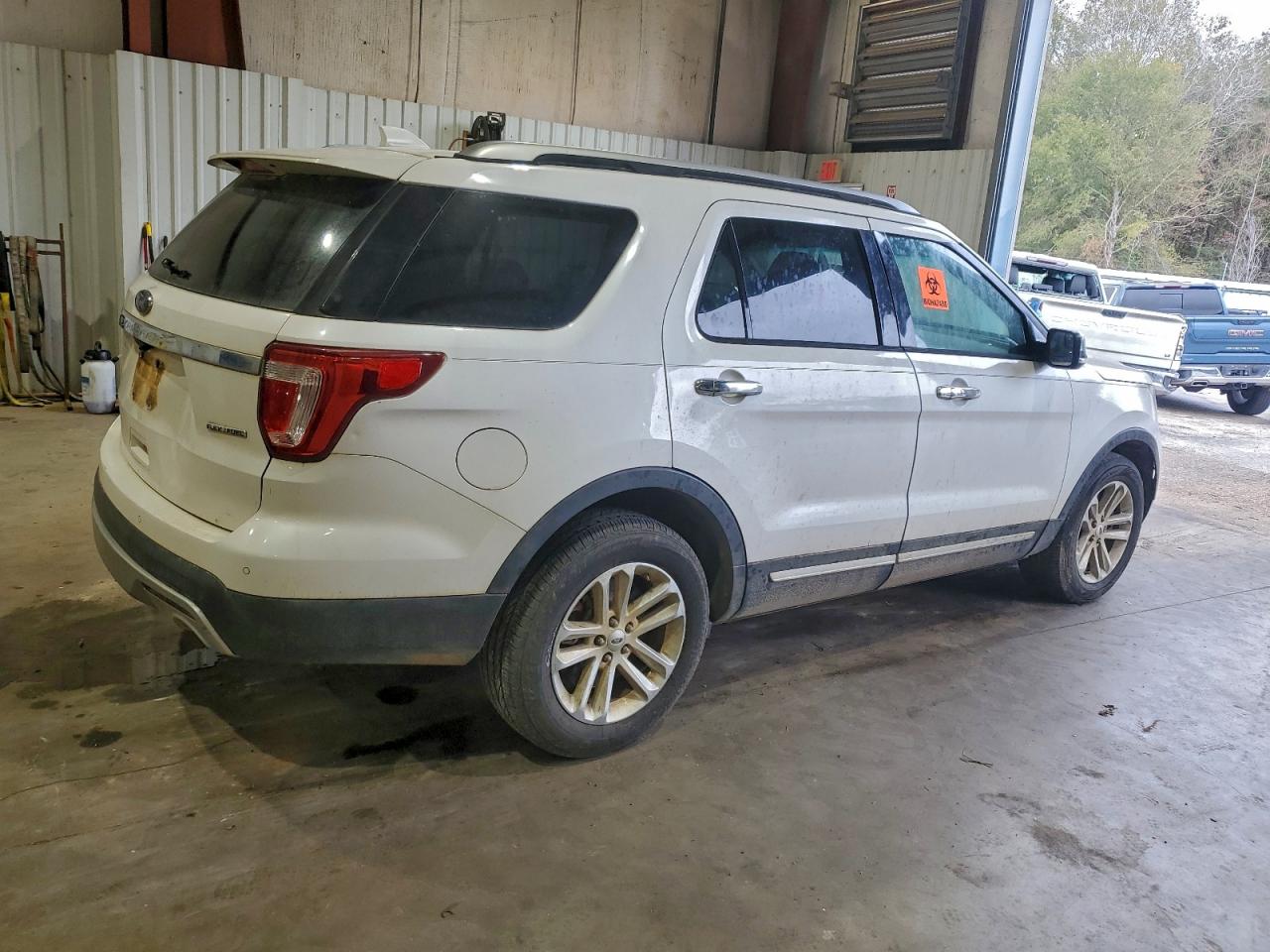 2016 FORD EXPLORER XLT photo 5