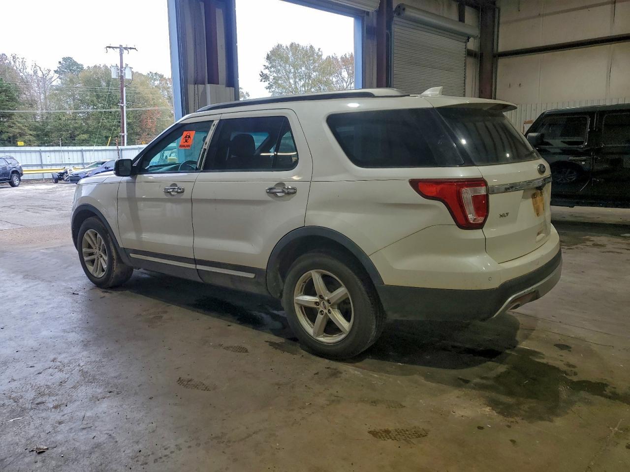 2016 FORD EXPLORER XLT photo 3
