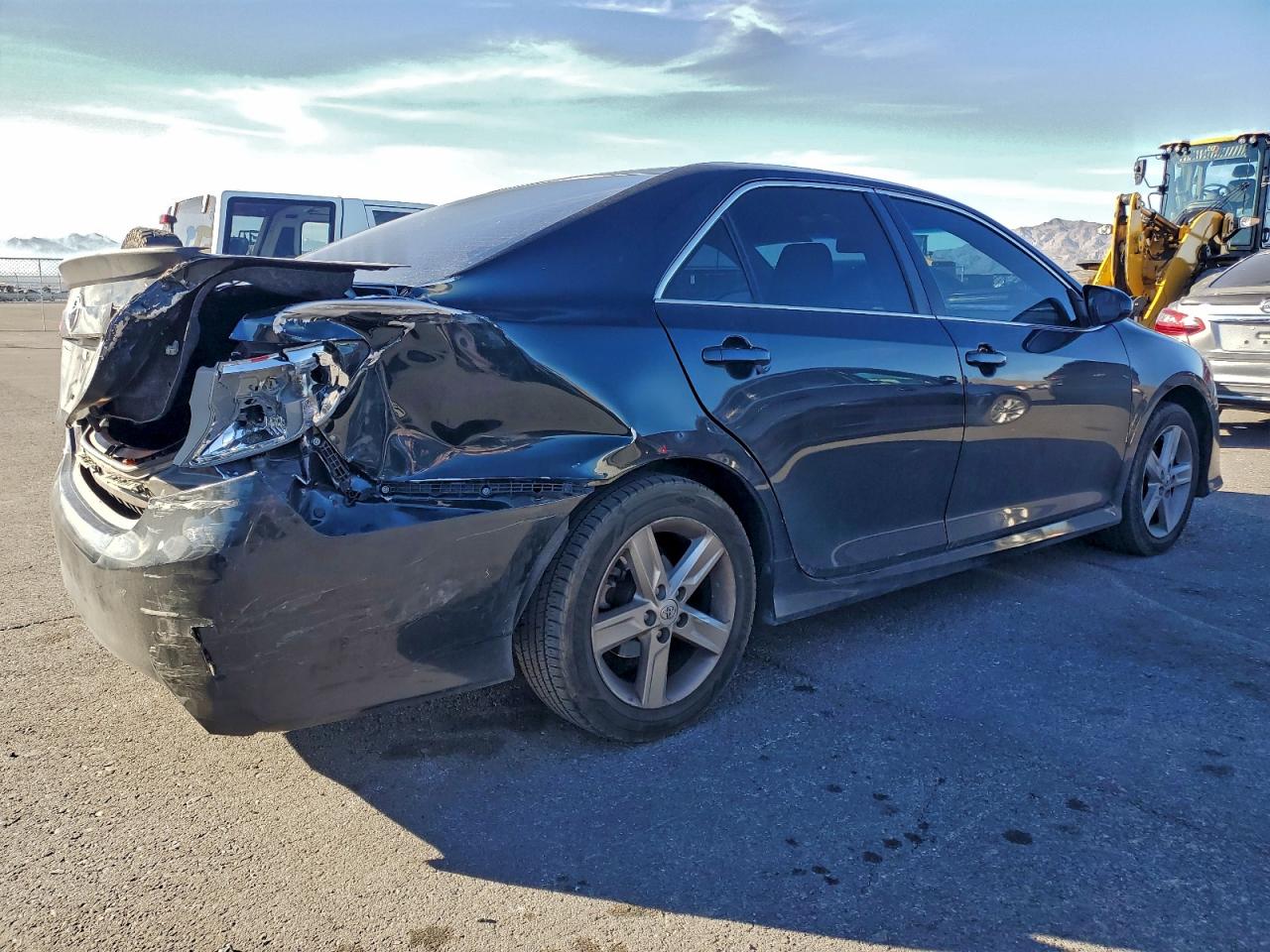 2013 TOYOTA CAMRY L photo 7