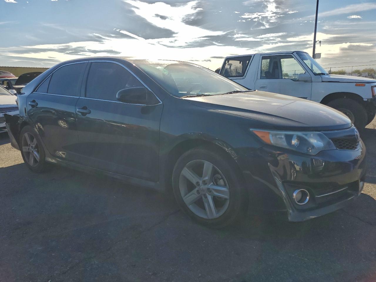 2013 TOYOTA CAMRY L photo 10