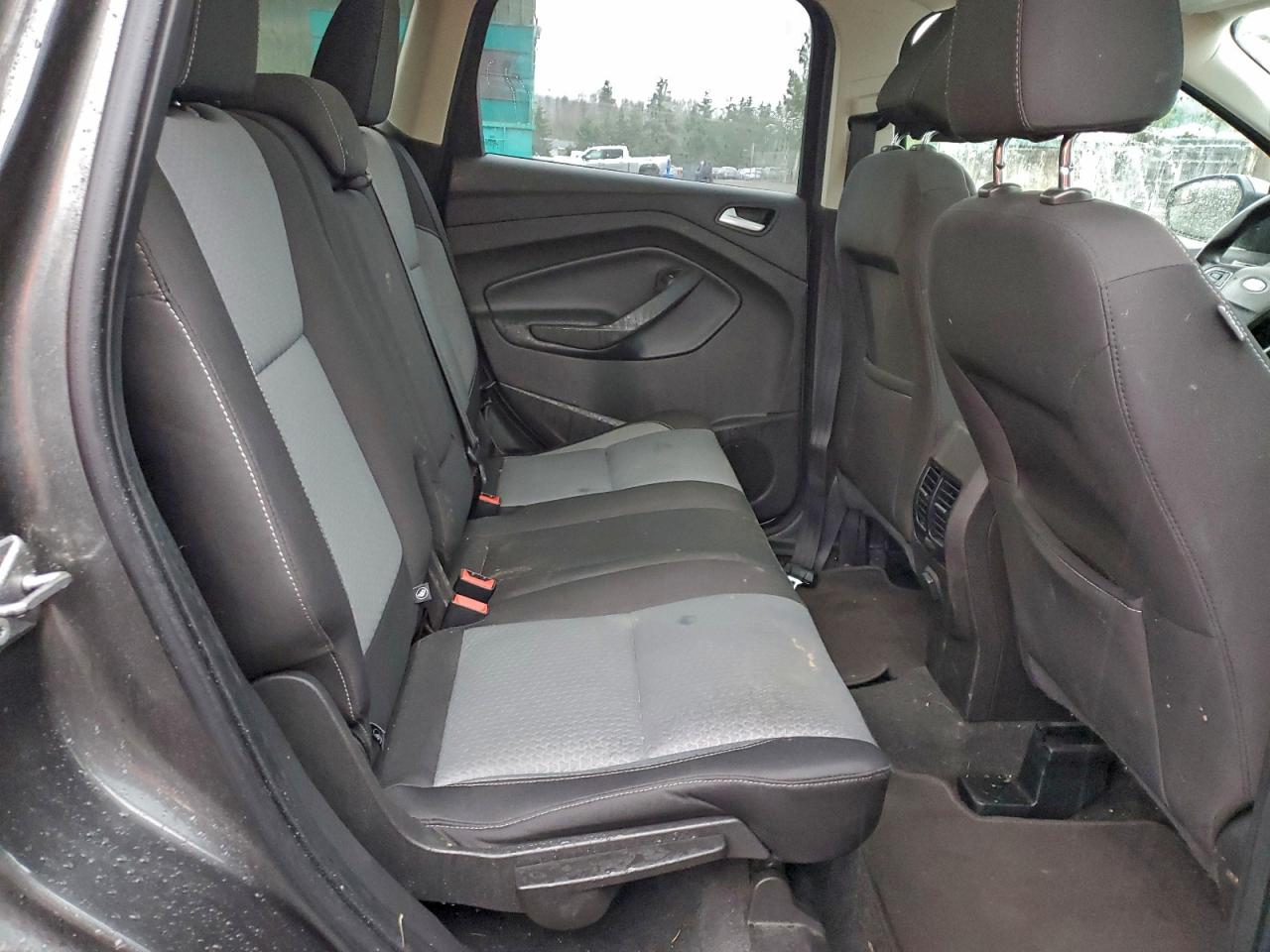 2017 FORD ESCAPE SE photo 31