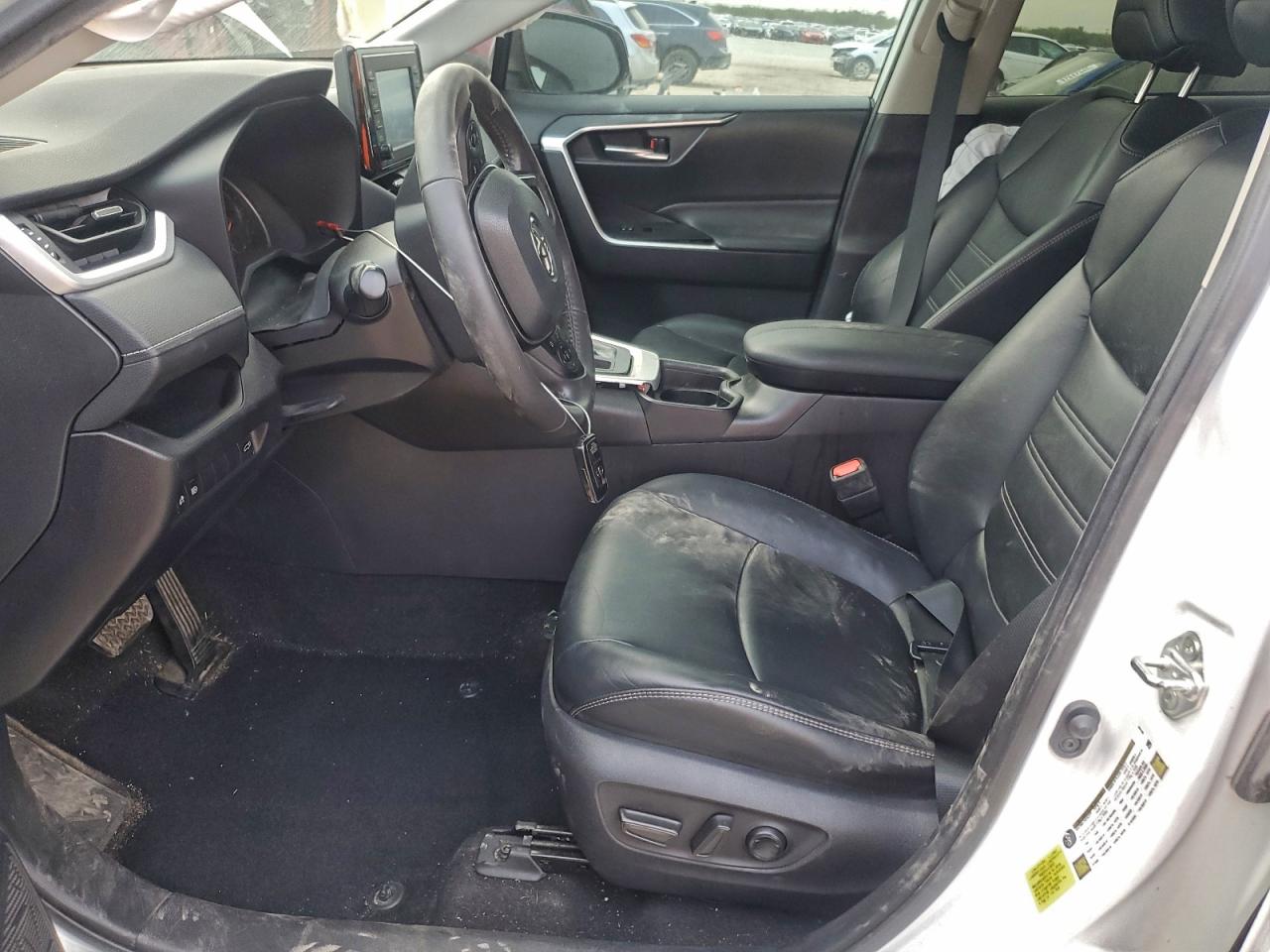2021 TOYOTA RAV4 XLE PREMIUM photo 13