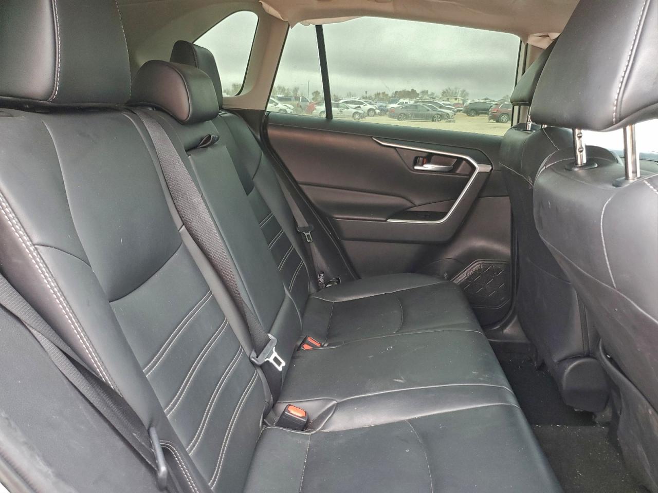 2021 TOYOTA RAV4 XLE PREMIUM photo 19