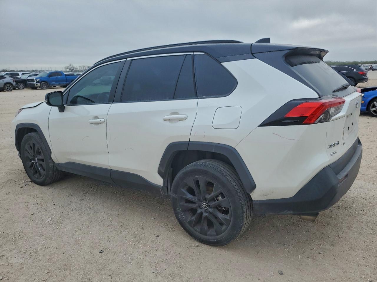 2021 TOYOTA RAV4 XLE PREMIUM photo 3