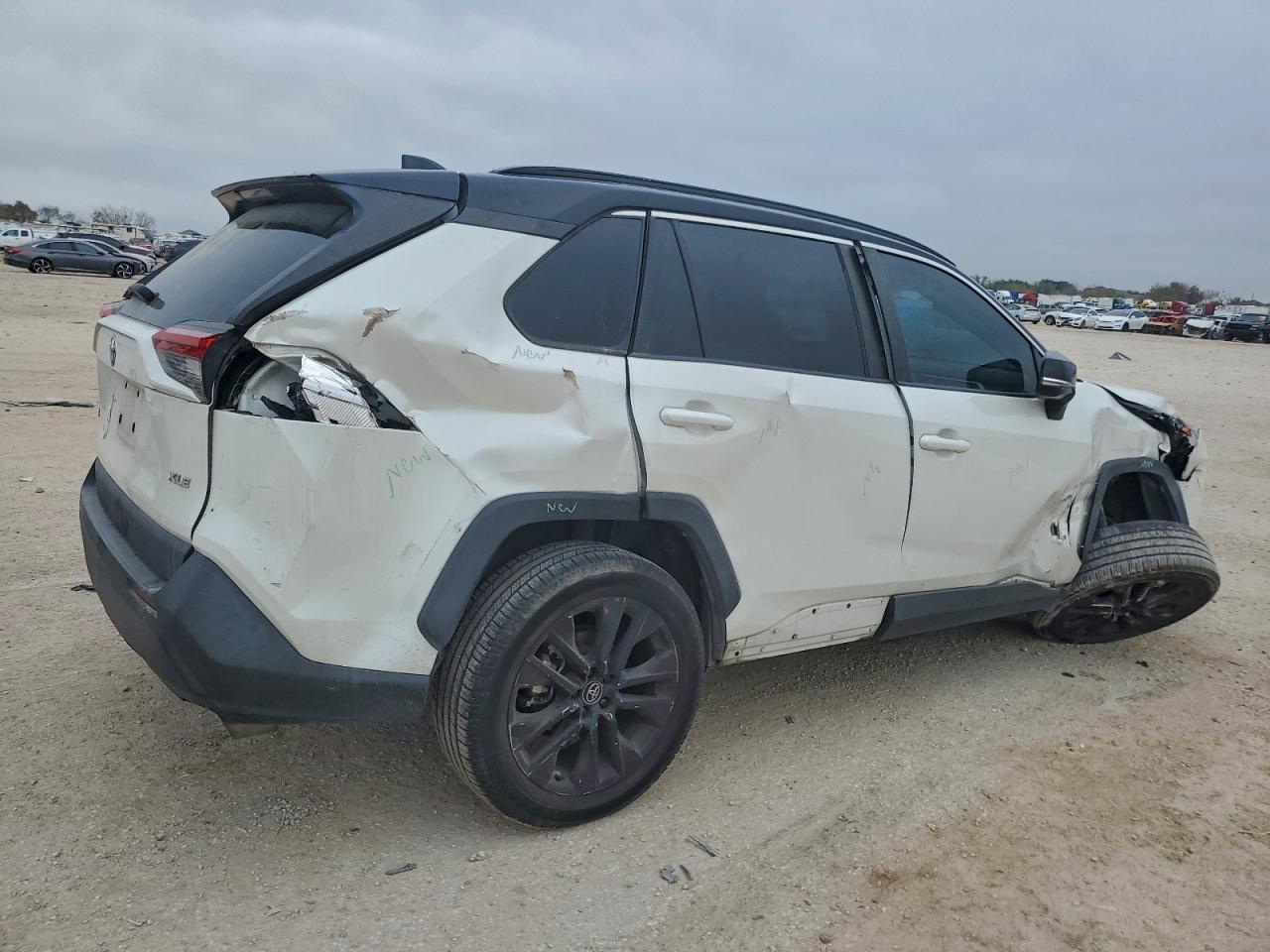 2021 TOYOTA RAV4 XLE PREMIUM photo 5