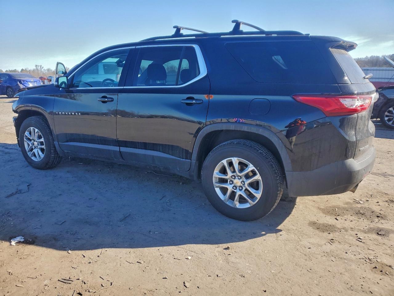 2019 CHEVROLET TRAVERSE LT photo 3