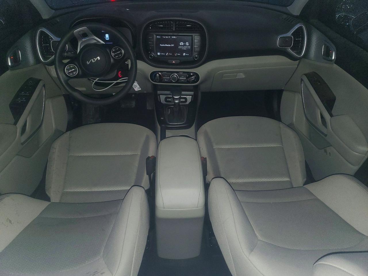 2025 KIA SOUL LX photo 8
