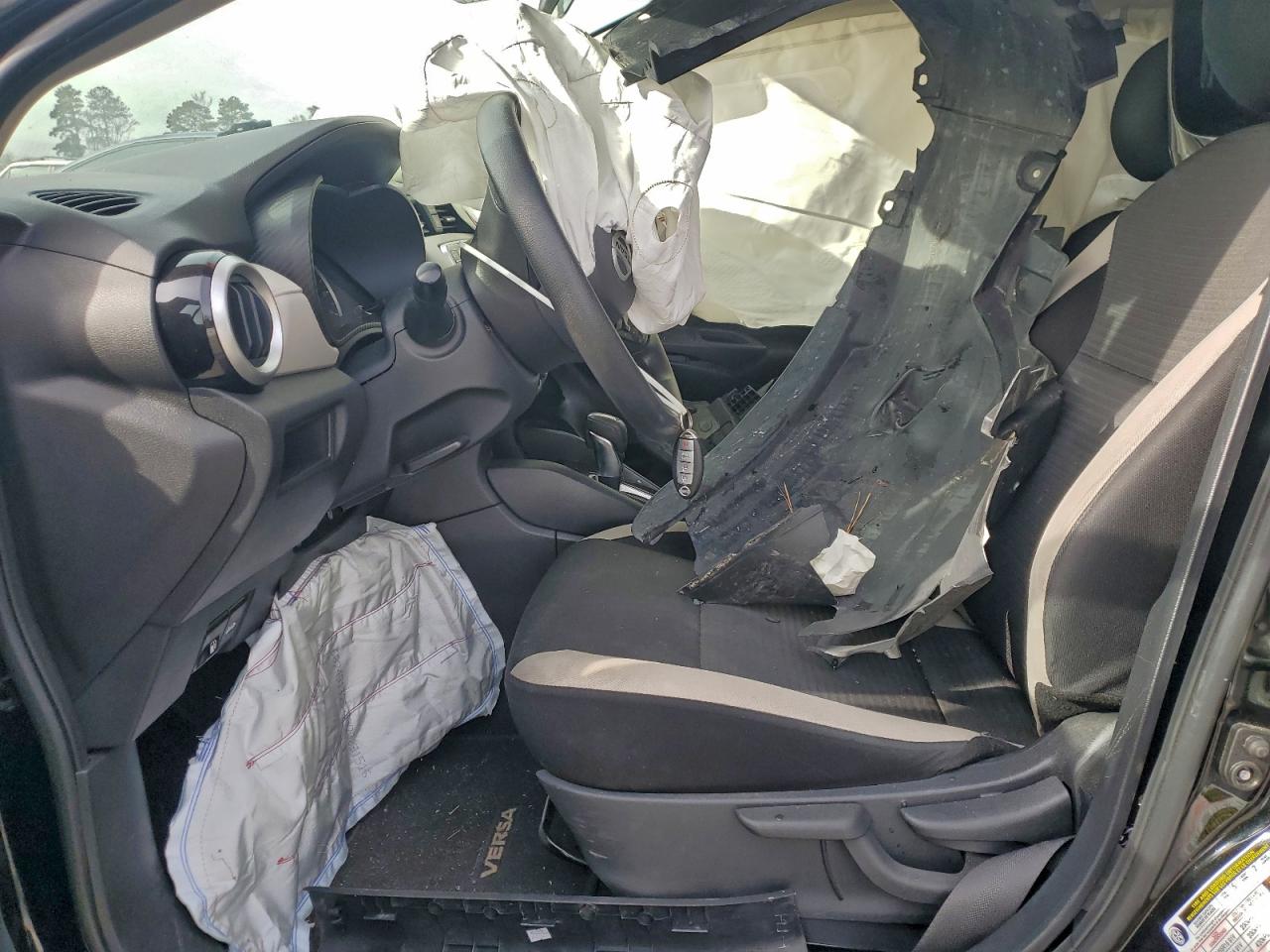 2021 NISSAN VERSA SV photo 13