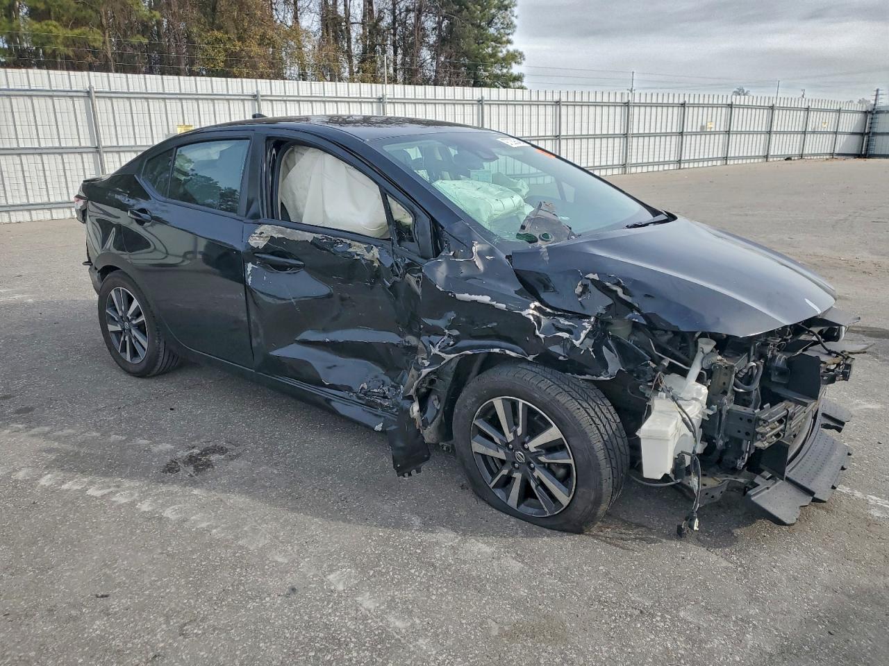 2021 NISSAN VERSA SV photo 7