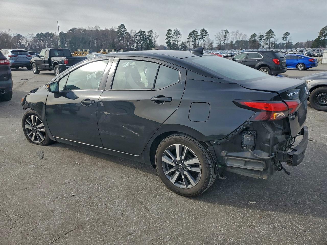 2021 NISSAN VERSA SV photo 3