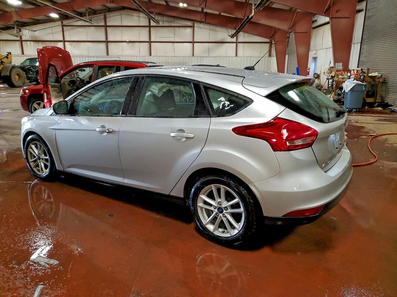 2017 FORD FOCUS SE photo 3