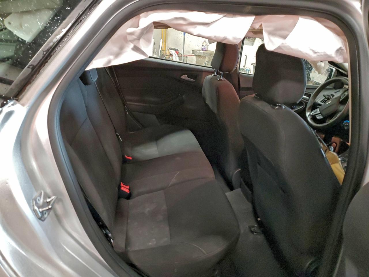 2017 FORD FOCUS SE photo 19