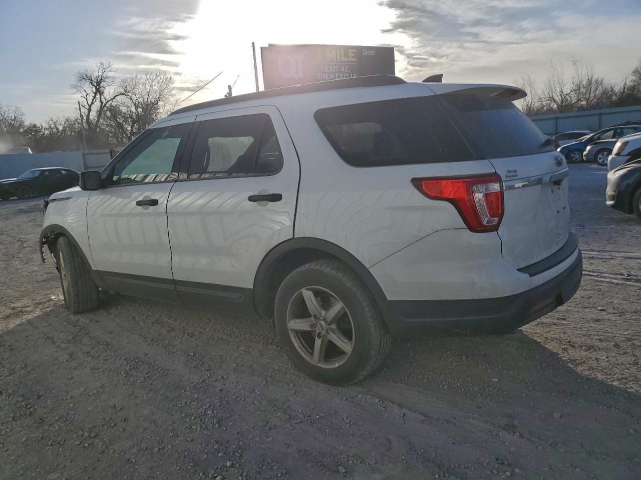 2018 FORD EXPLORER photo 2