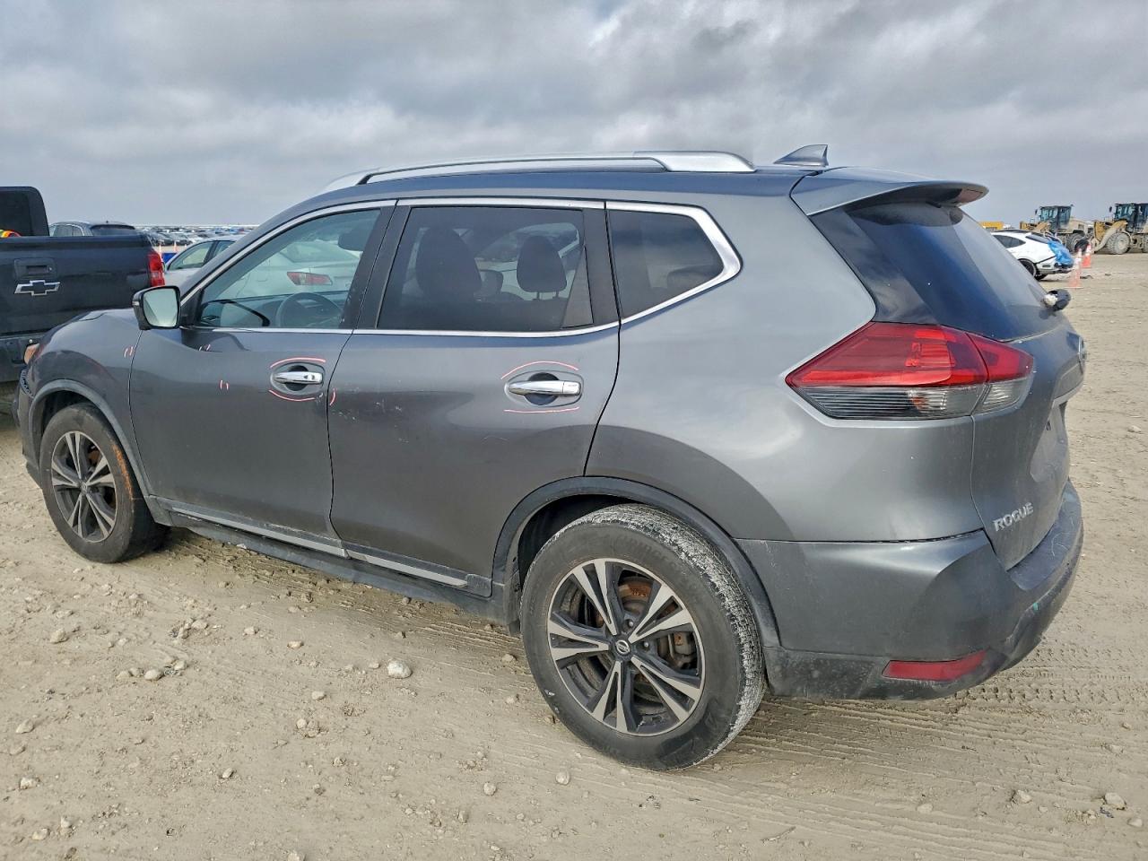 2018 NISSAN ROGUE S photo 2