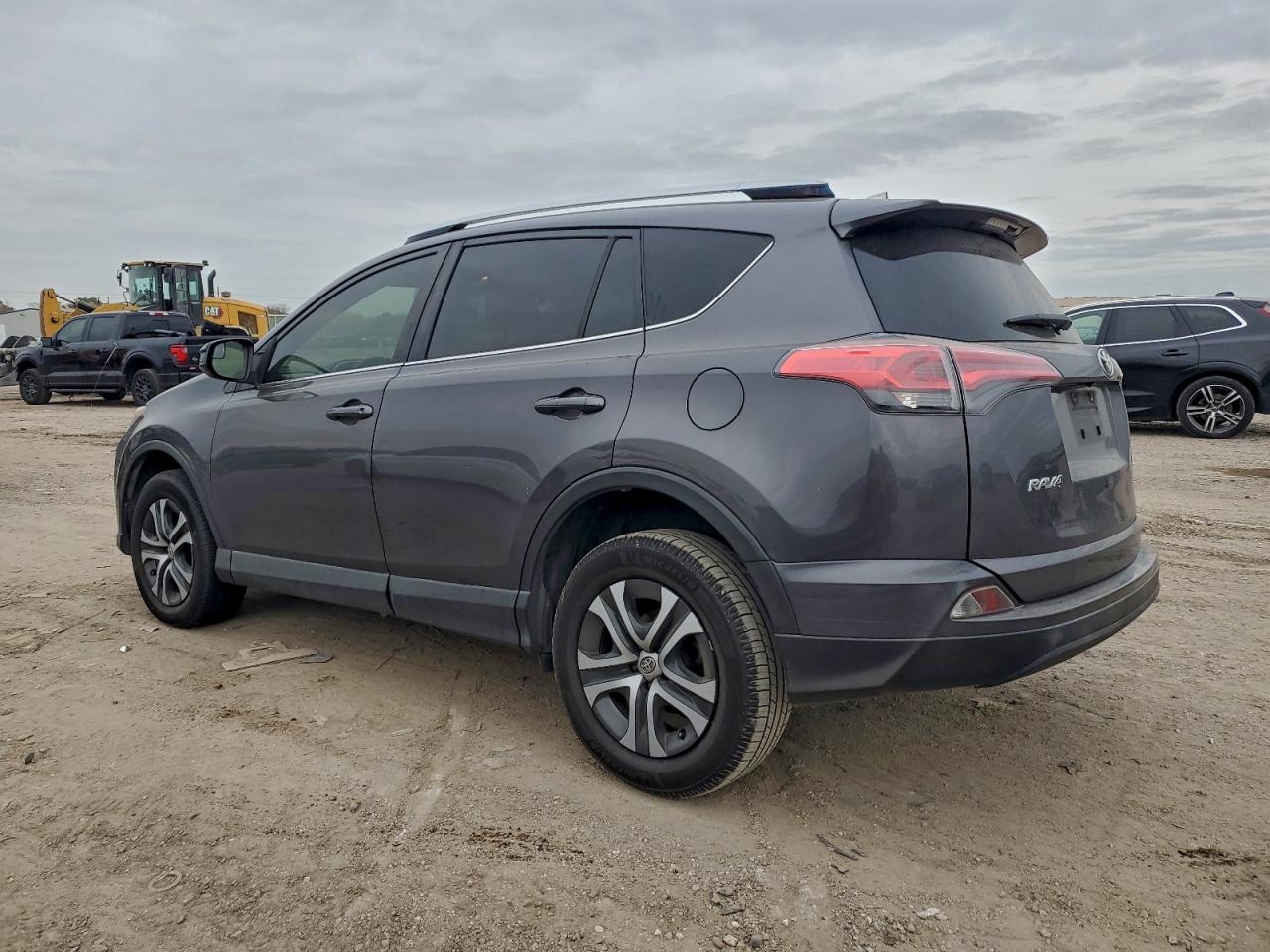 2016 TOYOTA RAV4 LE photo 4