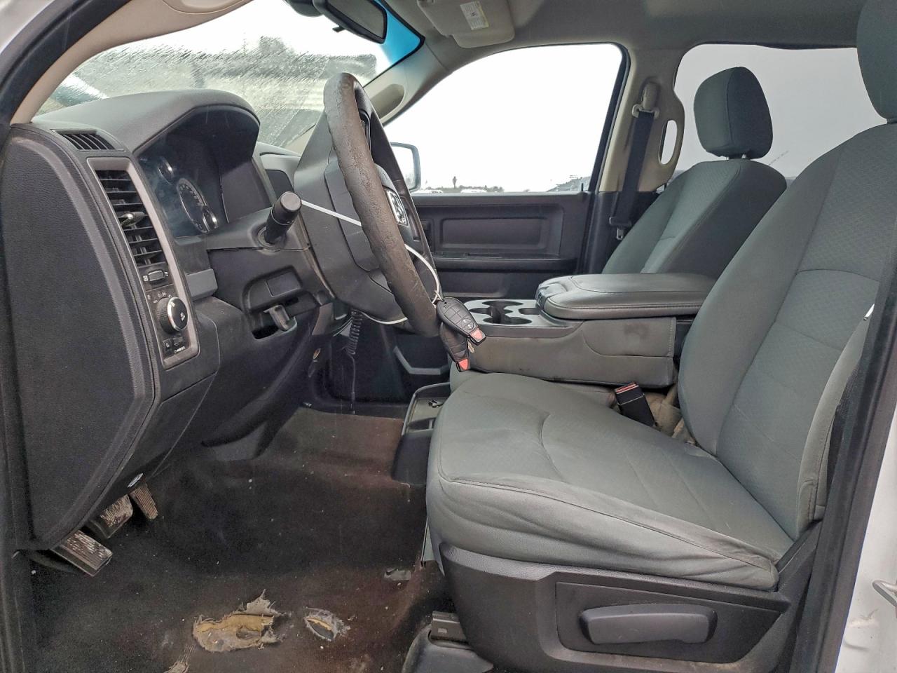 2013 RAM 1500 ST photo 13