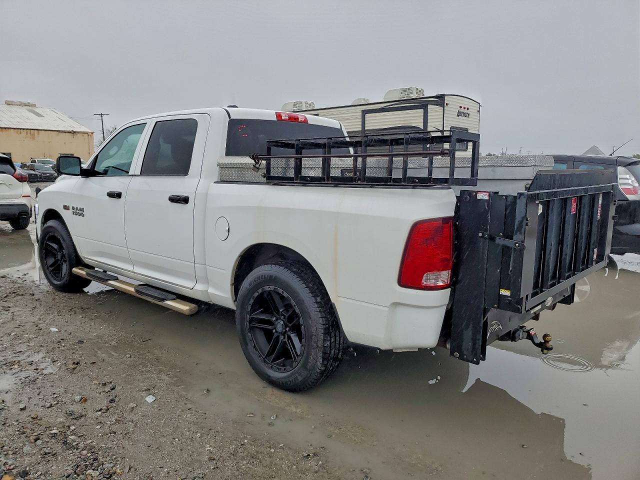 2013 RAM 1500 ST photo 3