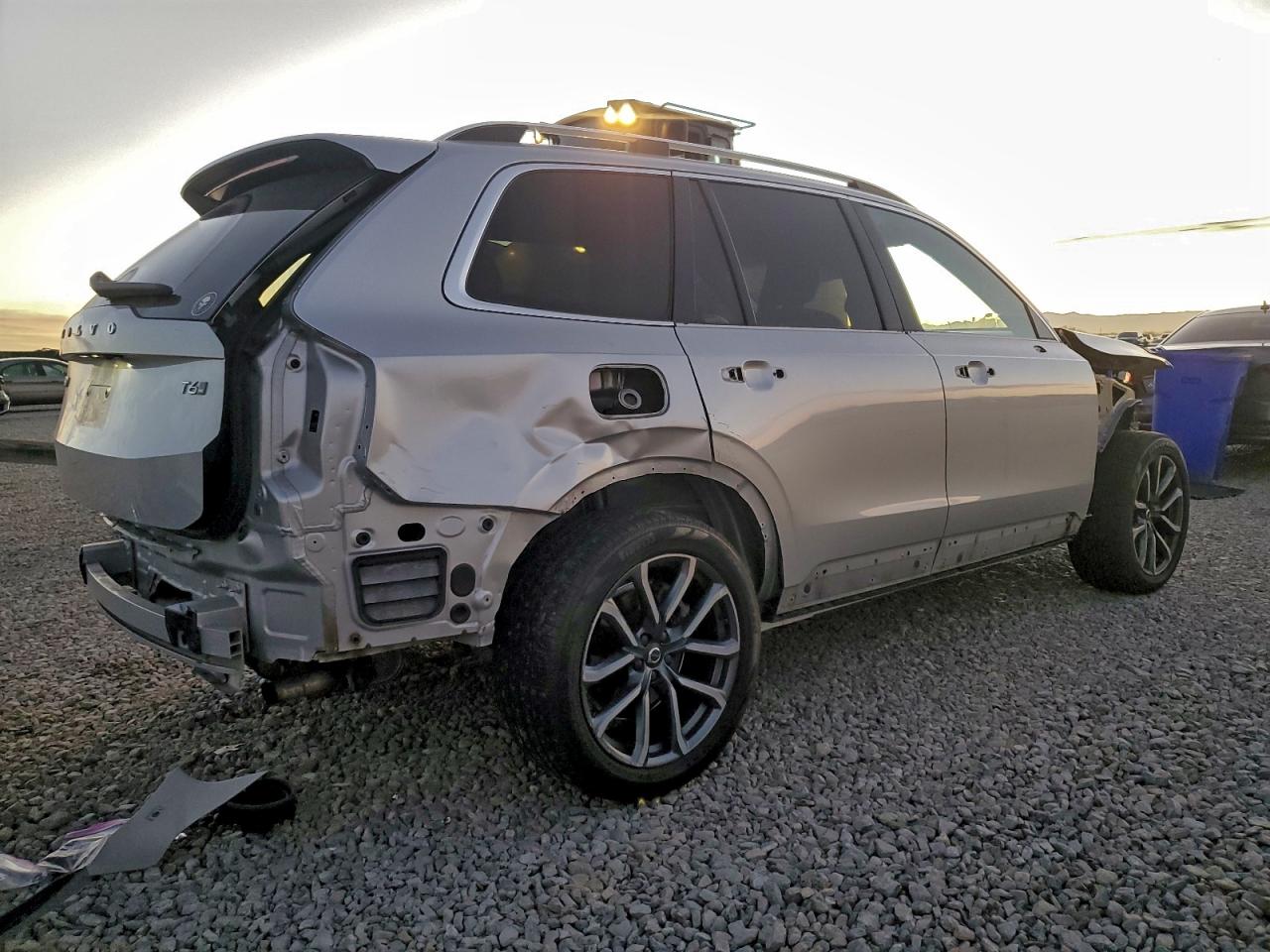 2019 VOLVO XC90 T6 MOMENTUM photo 3