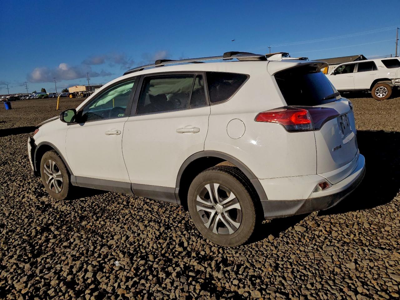 2016 TOYOTA RAV4 LE photo 4