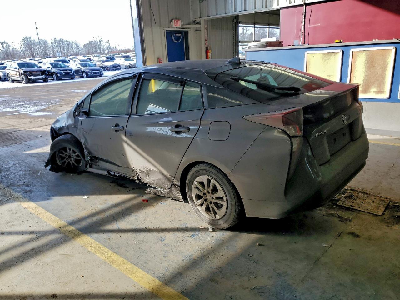 2017 TOYOTA PRIUS photo 2