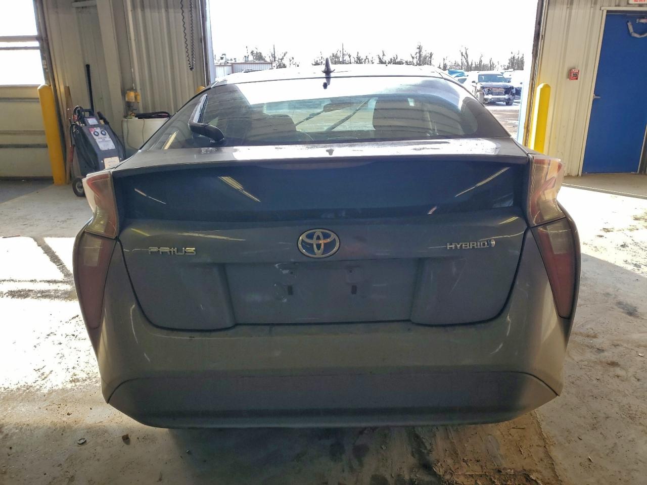 2017 TOYOTA PRIUS photo 6