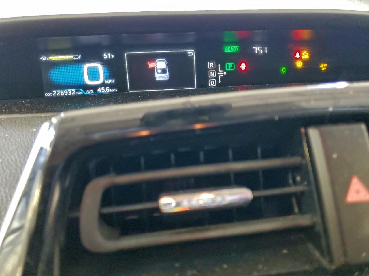 2017 TOYOTA PRIUS photo 9