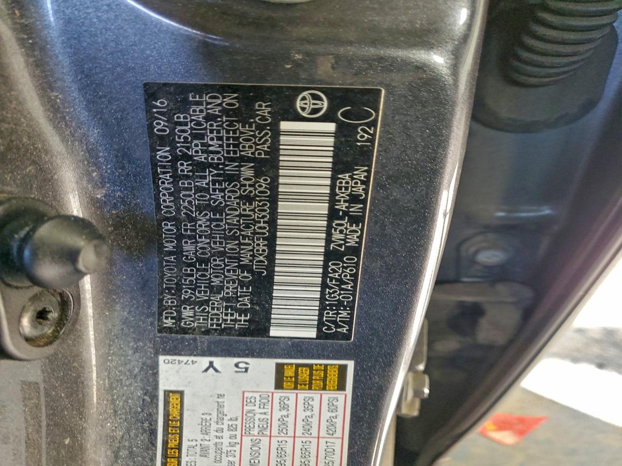 2017 TOYOTA PRIUS photo 12