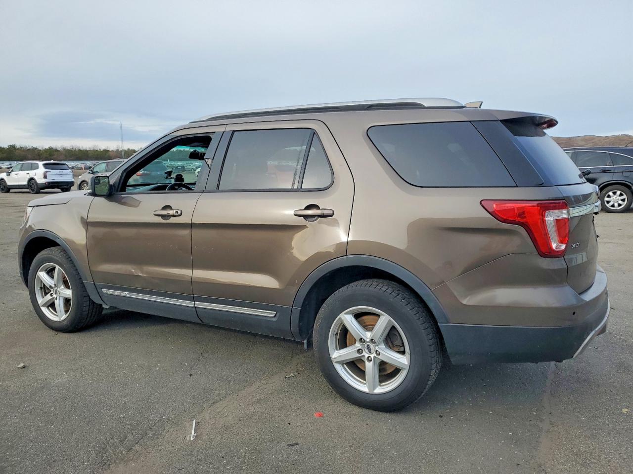 2016 FORD EXPLORER photo 2