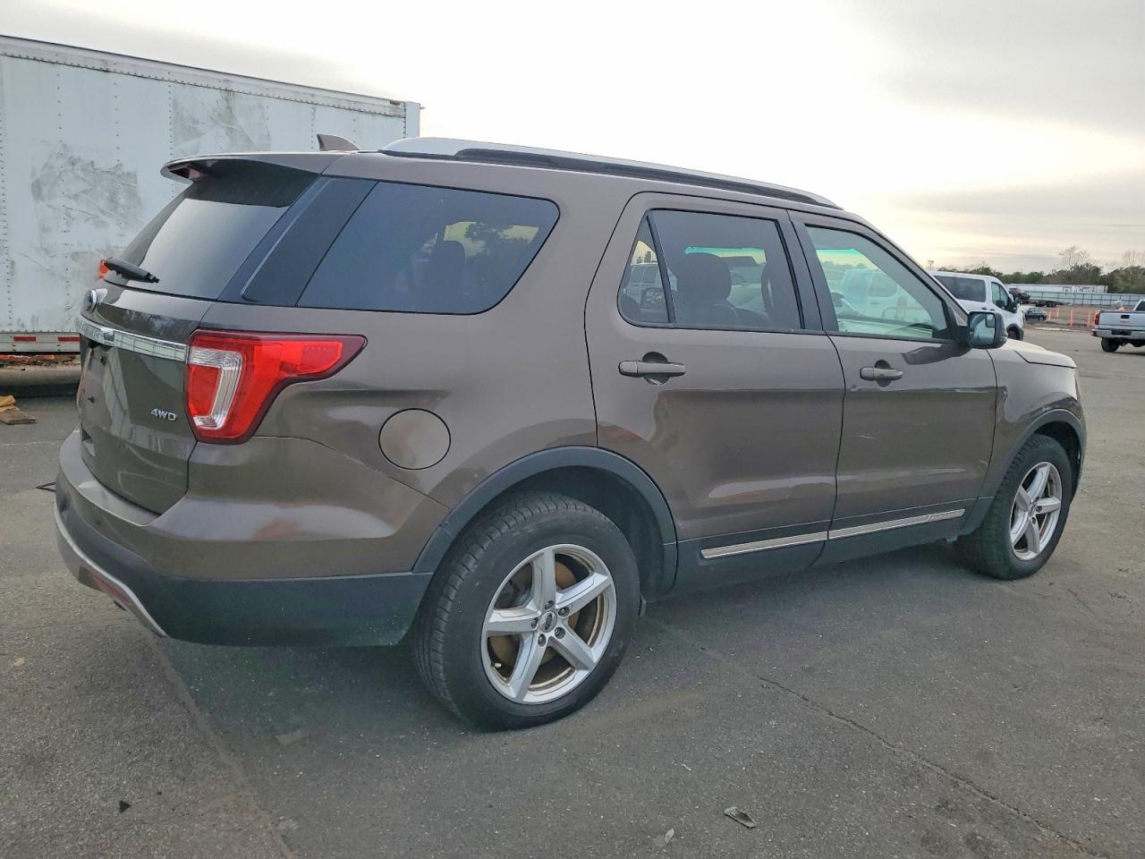 2016 FORD EXPLORER photo 3
