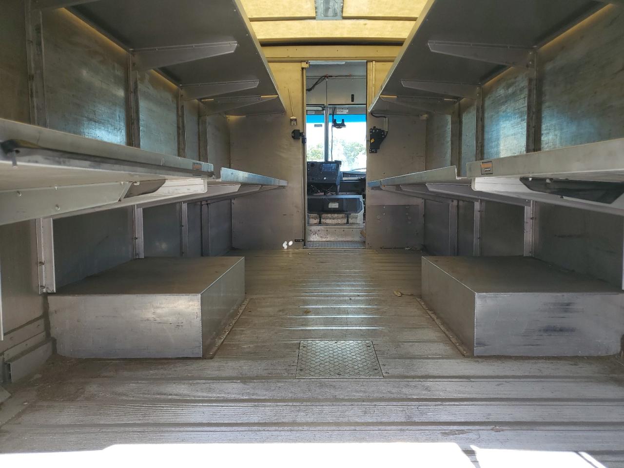 2020 FORD F59 - DELIVERY VAN photo 10