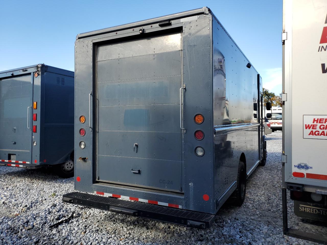 2020 FORD F59 - DELIVERY VAN photo 3
