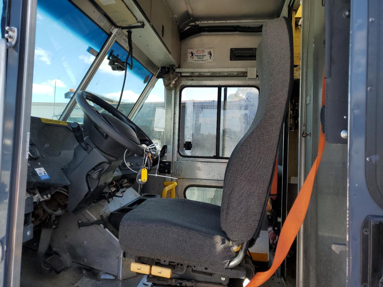 2020 FORD F59 - DELIVERY VAN photo 7
