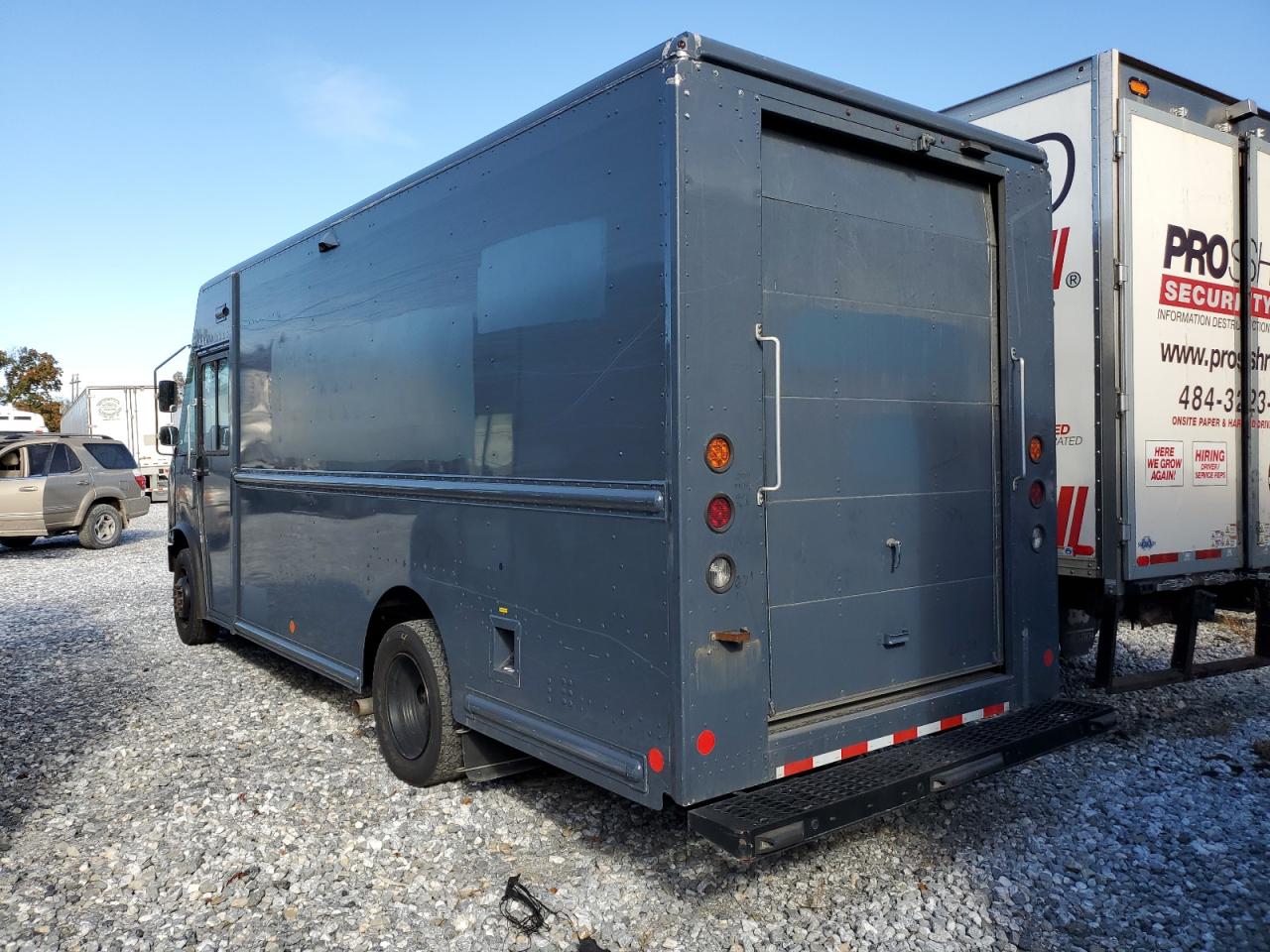 2020 FORD F59 - DELIVERY VAN photo 2