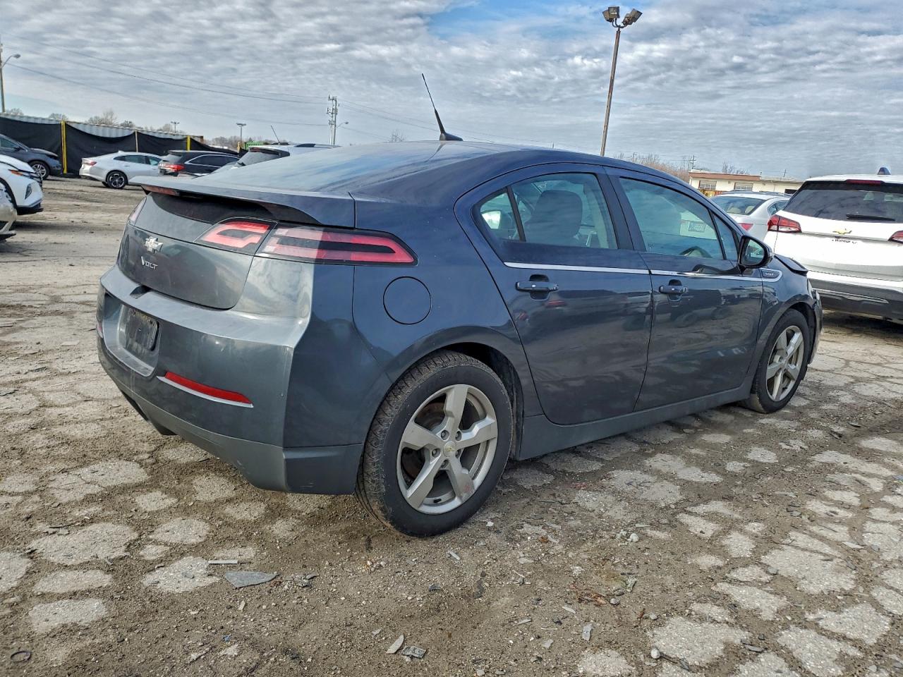 2013 CHEVROLET VOLT photo 3
