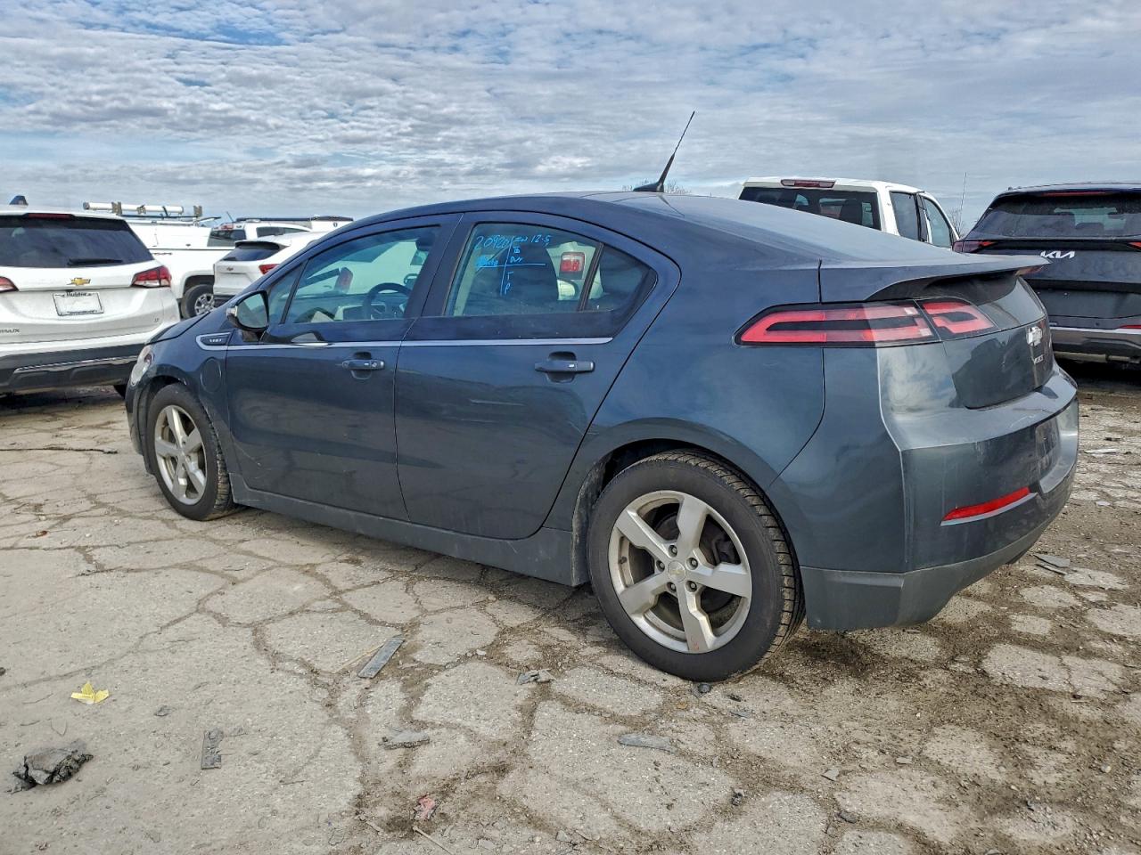 2013 CHEVROLET VOLT photo 2