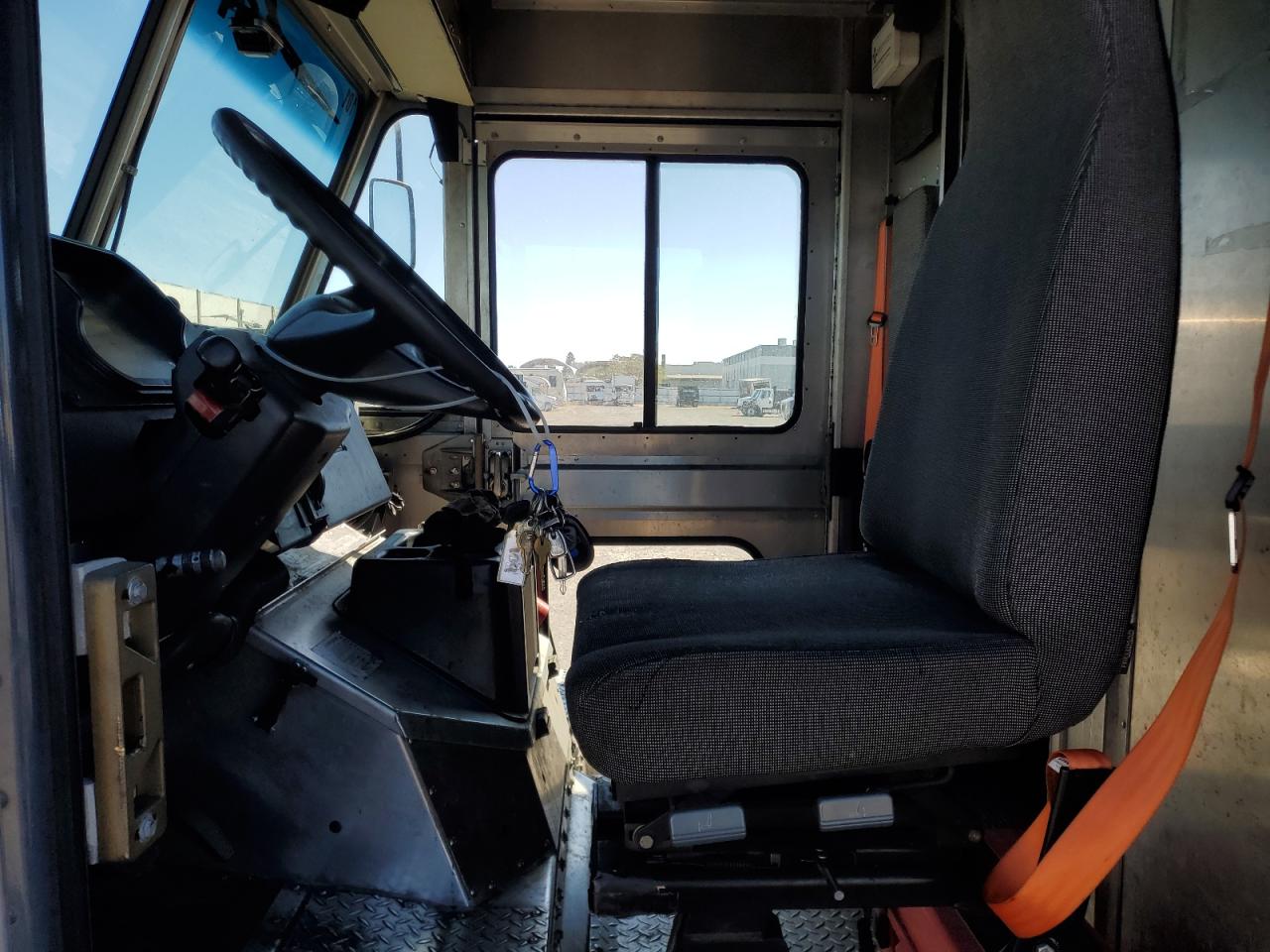 2020  CHASSIS M - DELIVERY VAN photo 13