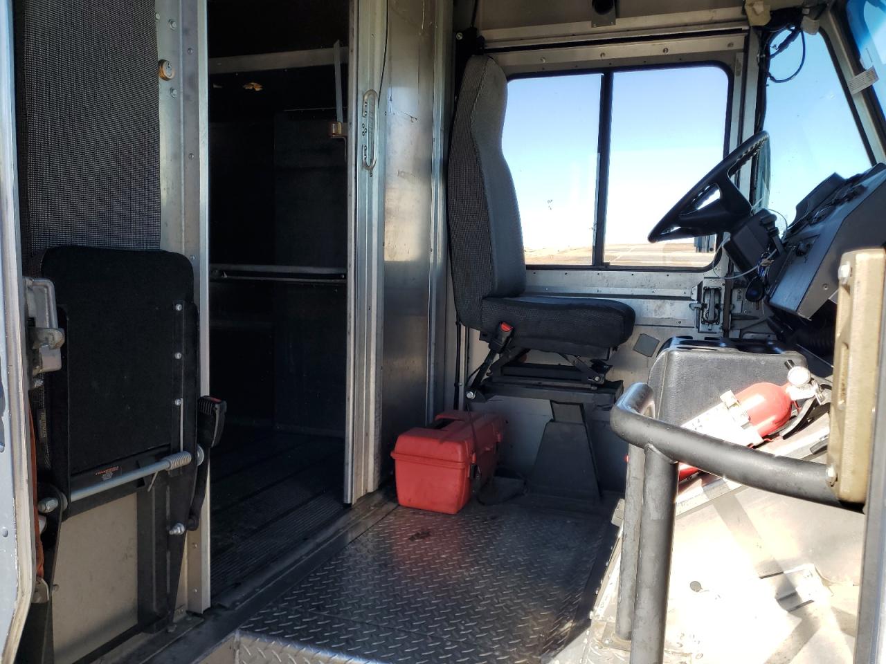 2020  CHASSIS M - DELIVERY VAN photo 21