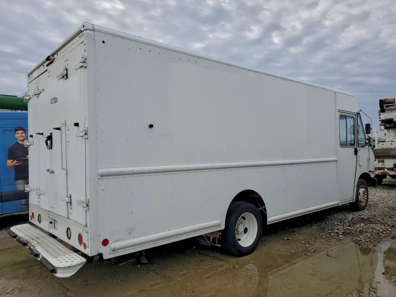 2013 FORD F59 - DELIVERY VAN photo 15