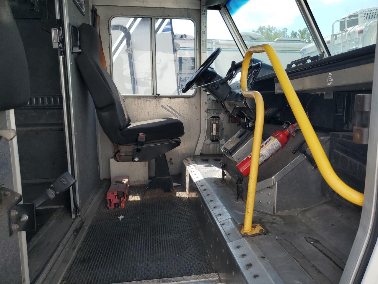 2013 FORD F59 - DELIVERY VAN photo 43