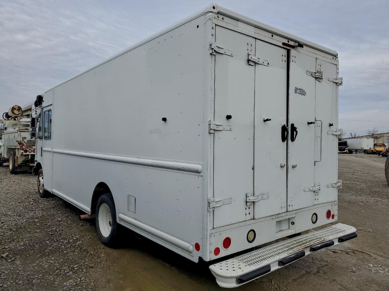 2013 FORD F59 - DELIVERY VAN photo 8